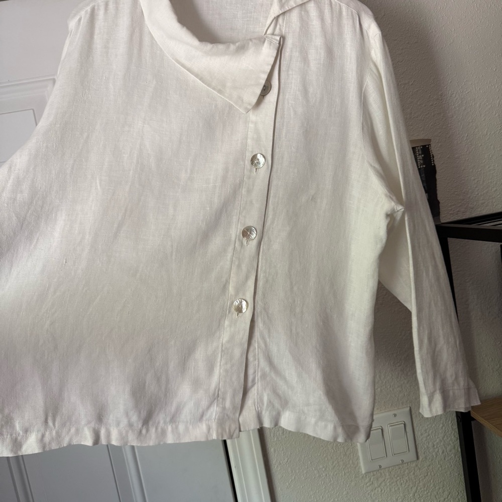 Christopher Calvin White Linen Shell Button Asymm… - image 3